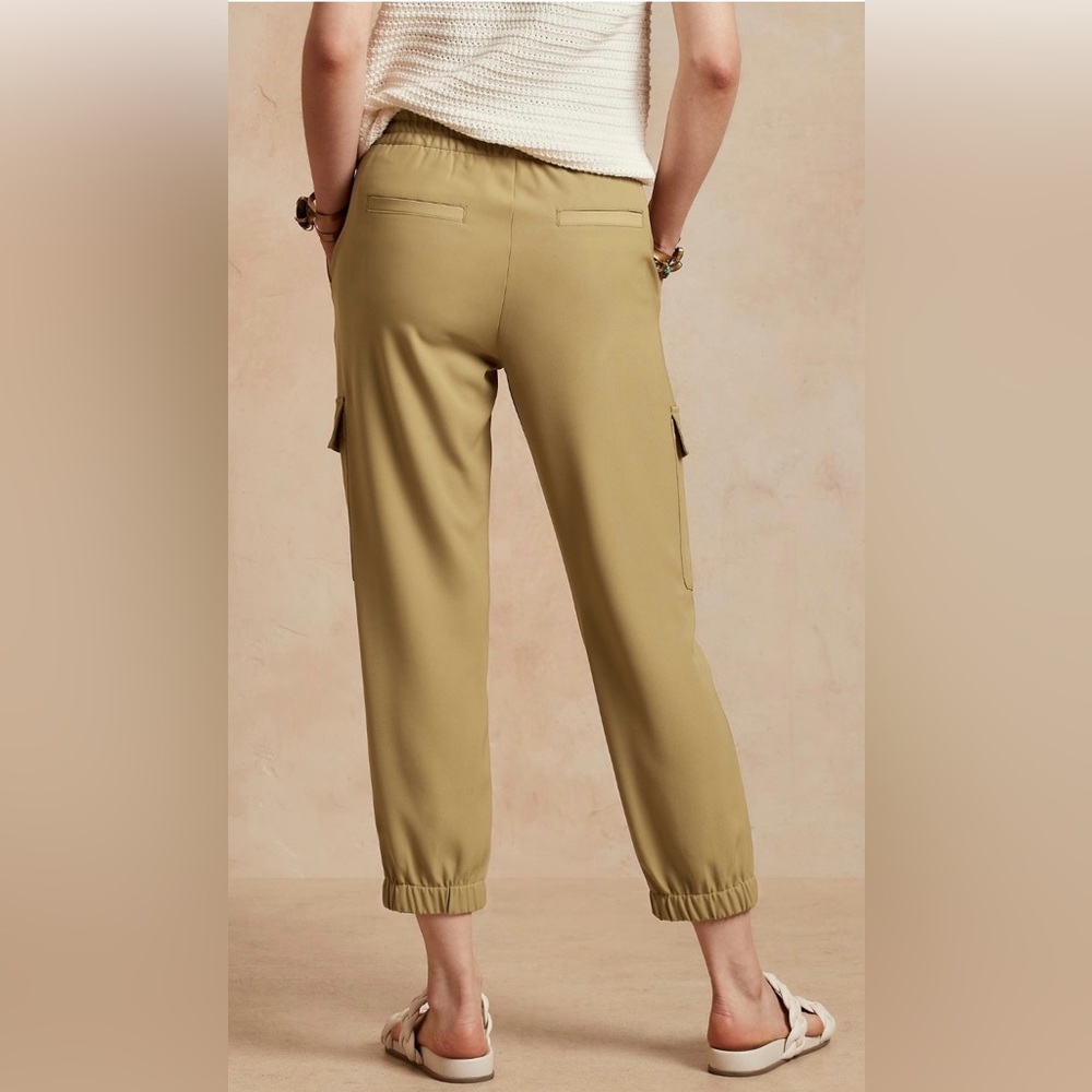 Banana Republic Cargo Joggers Size Small .